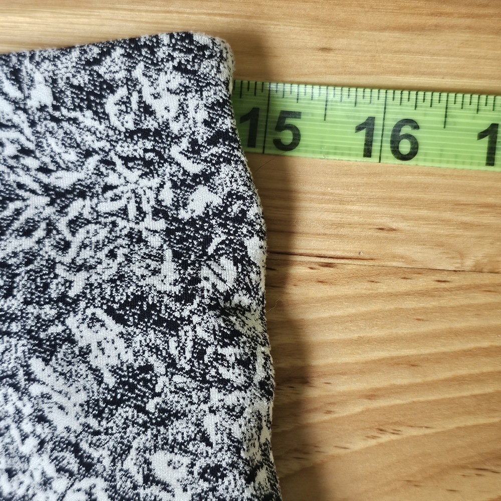 Athleta Salutation Stash Pocket II 7/8 Tight - Moonflower Black Size L Yoga - Picture 8 of 10
